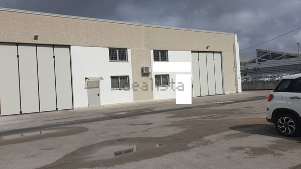 capannone in affitto a Ciampino