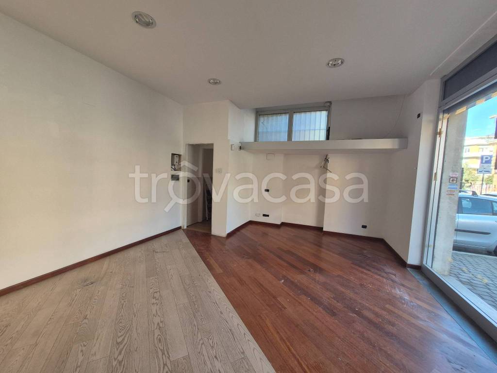 negozio in affitto a Ciampino