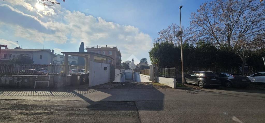 locale commerciale in affitto a Ciampino