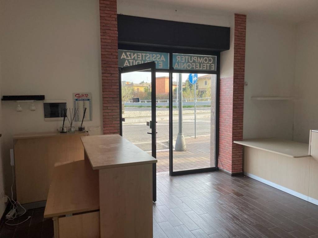 negozio in affitto a Ciampino