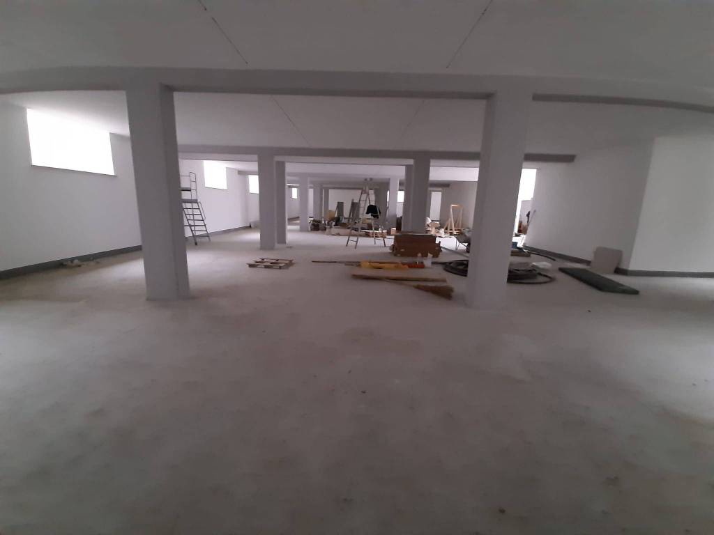 locale commerciale in affitto a Ciampino