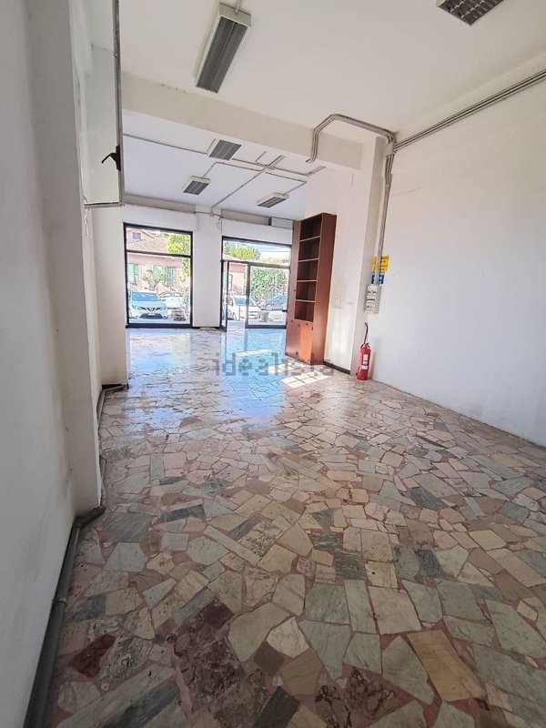 negozio in affitto a Ciampino