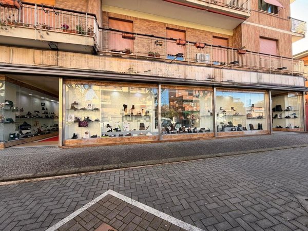 negozio in affitto a Ciampino