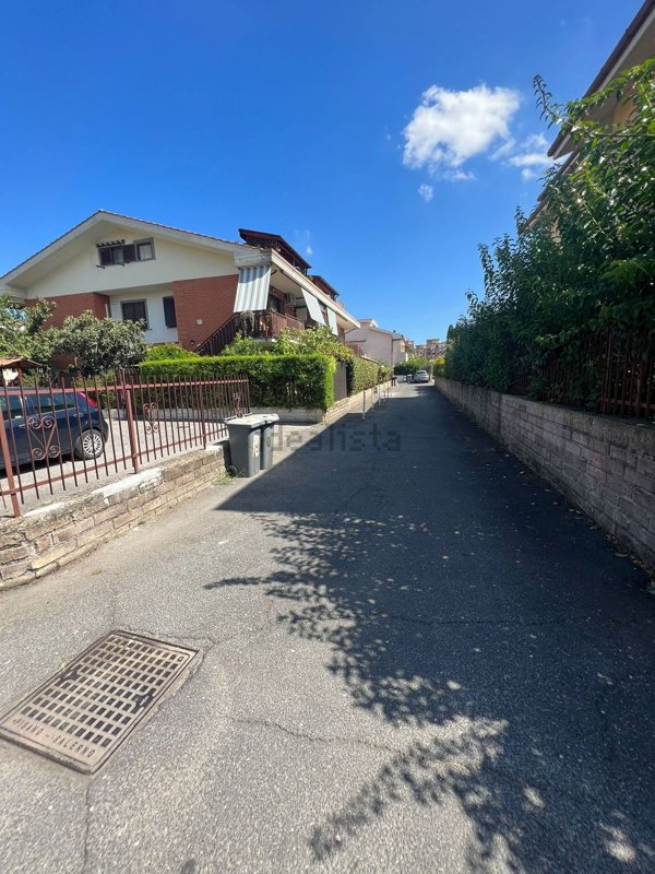locale di sgombero in affitto a Ciampino