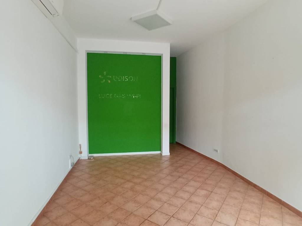 negozio in affitto a Ciampino