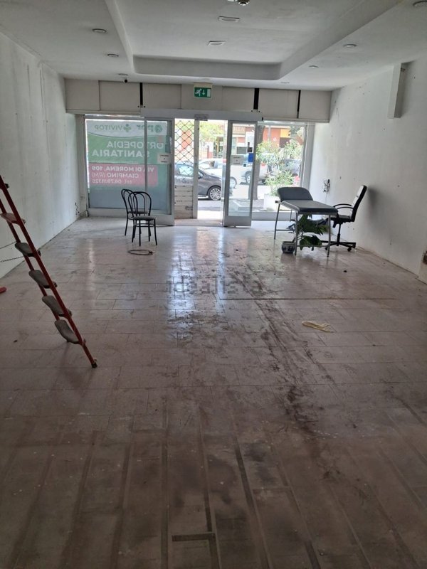 locale commerciale in affitto a Ciampino