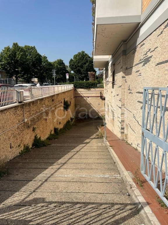 locale commerciale in affitto a Ciampino