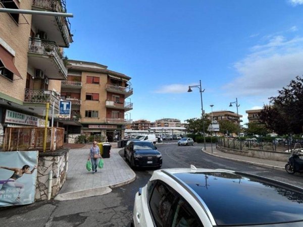 negozio in affitto a Ciampino in zona Acqua Sotterra