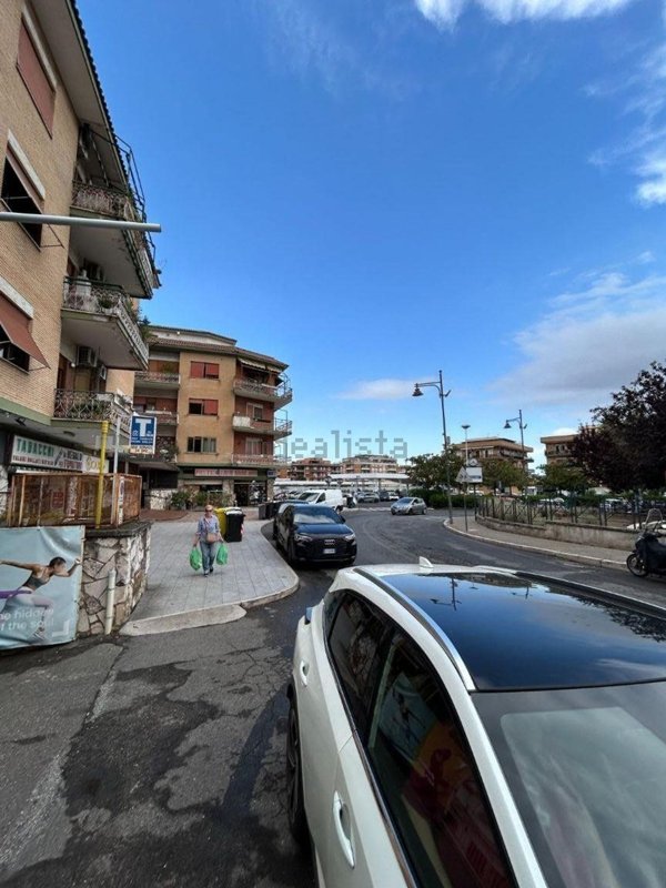 locale di sgombero in affitto a Ciampino in zona Acqua Sotterra