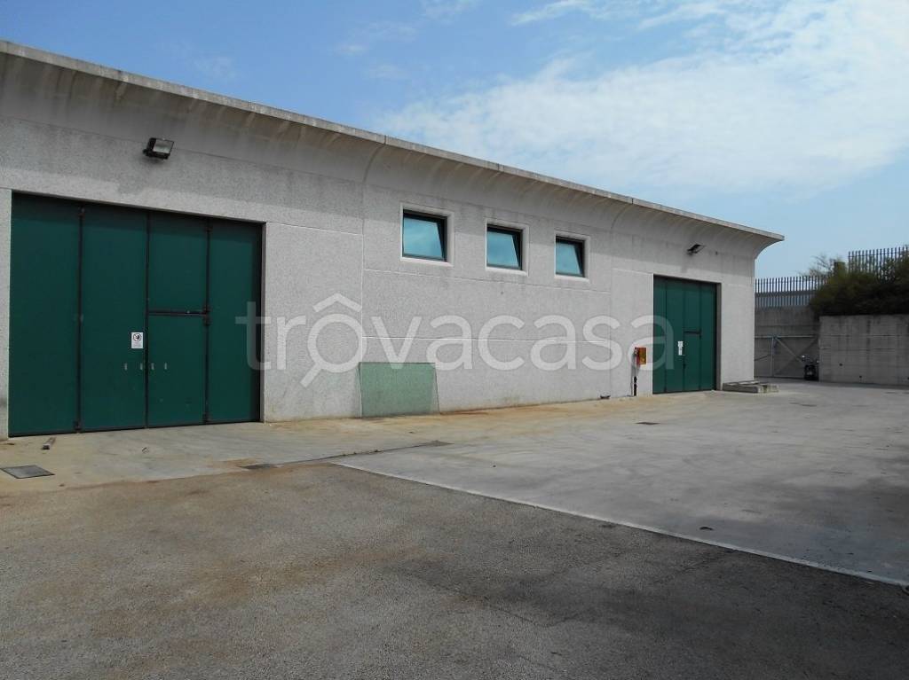 locale commerciale in affitto a San Cesareo