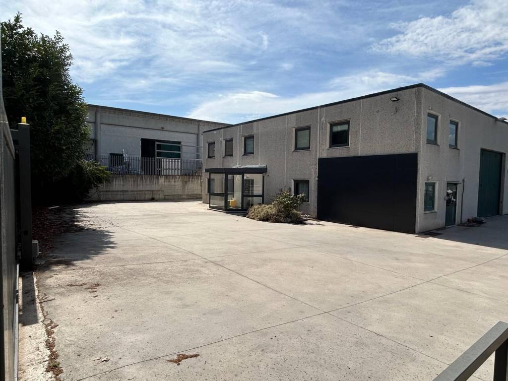 locale commerciale in affitto a San Cesareo