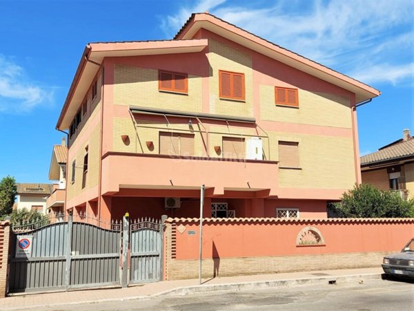 appartamento in affitto a Fiumicino in zona Isola Sacra