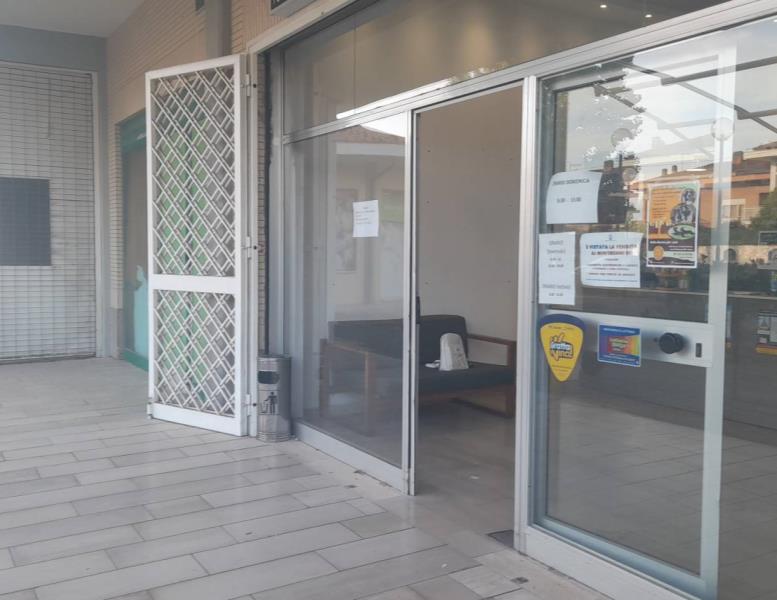 negozio in affitto a Fiumicino in zona Fregene