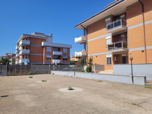 ufficio in affitto a Fiumicino in zona Isola Sacra
