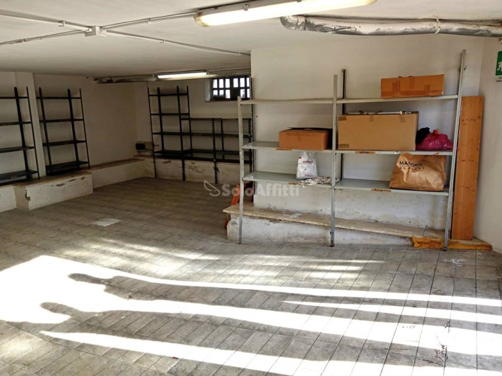 locale di sgombero in affitto a Fiumicino in zona Isola Sacra