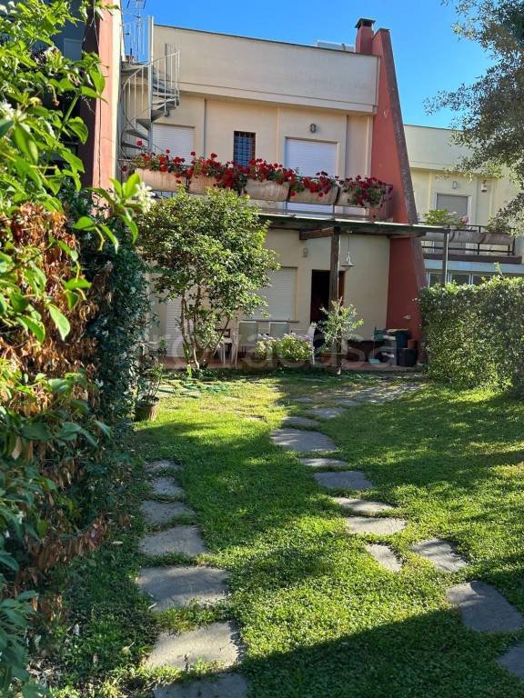 casa indipendente in affitto a Fiumicino in zona Fregene