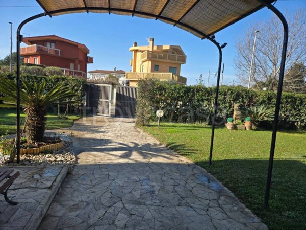 casa indipendente in affitto a Fiumicino in zona Fregene