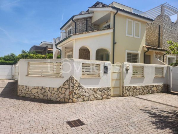 casa indipendente in affitto a Fiumicino in zona Fregene