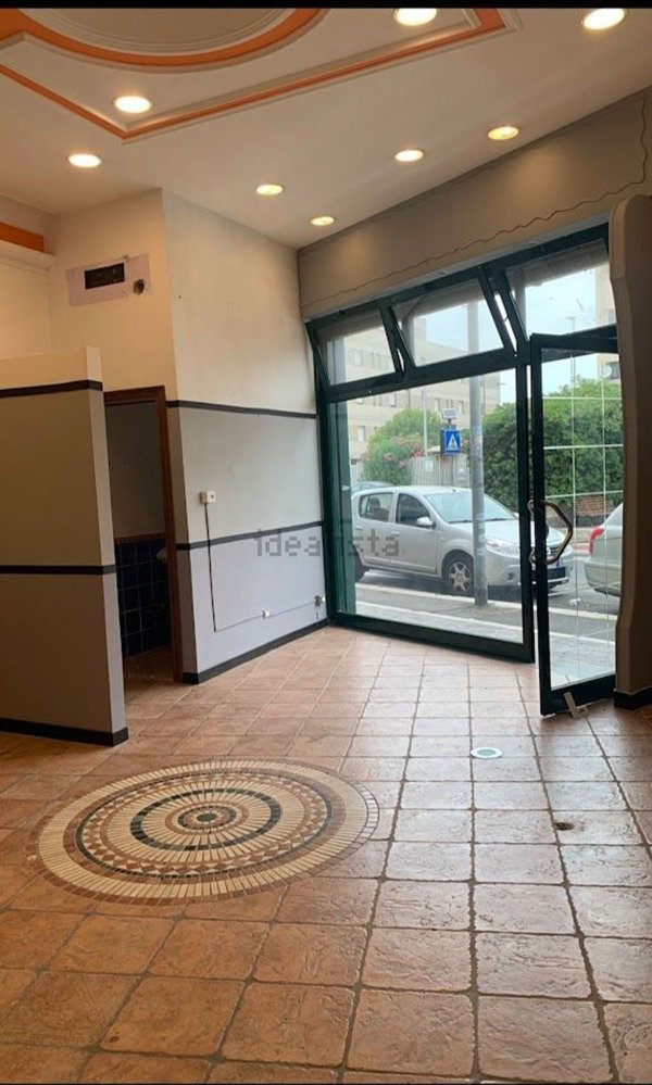 locale commerciale in affitto a Fiumicino in zona Isola Sacra