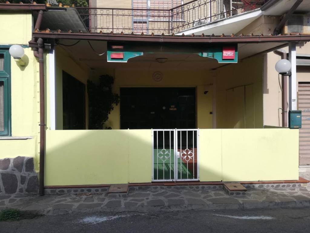 negozio in affitto a Fiumicino in zona Fregene