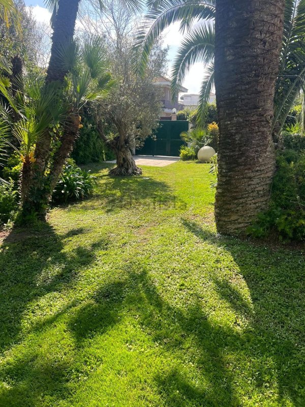 casa indipendente in affitto a Fiumicino in zona Fregene