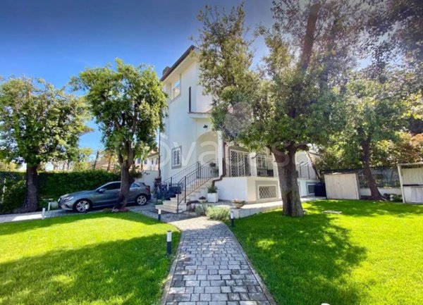 casa indipendente in affitto a Fiumicino in zona Fregene