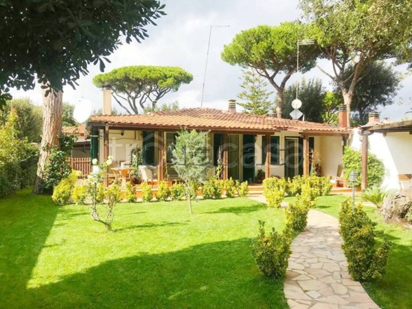 casa indipendente in affitto a Fiumicino in zona Fregene
