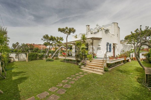 casa indipendente in affitto a Fiumicino in zona Fregene