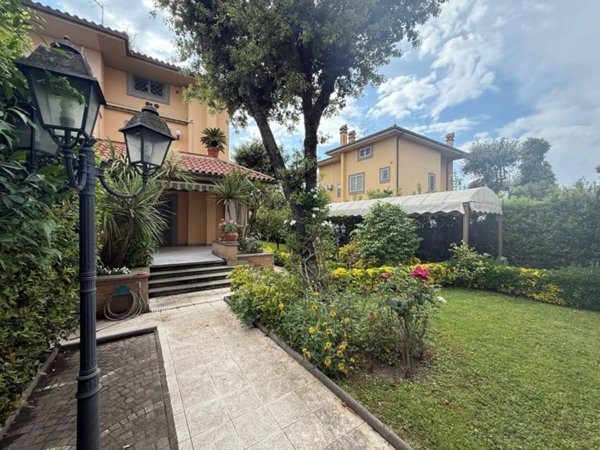 casa indipendente in affitto a Fiumicino in zona Fregene