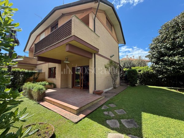 casa indipendente in affitto a Fiumicino in zona Fregene