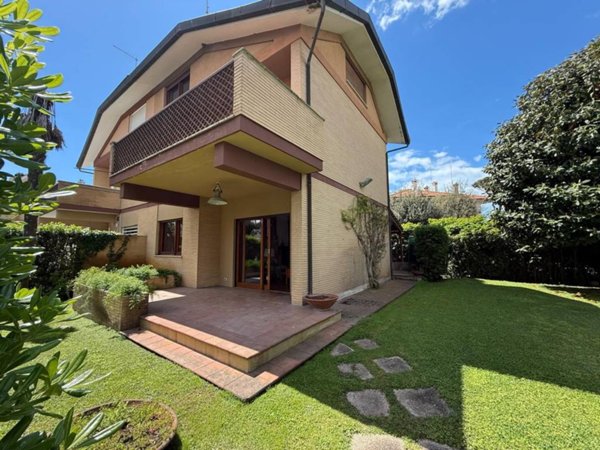 casa indipendente in affitto a Fiumicino in zona Fregene