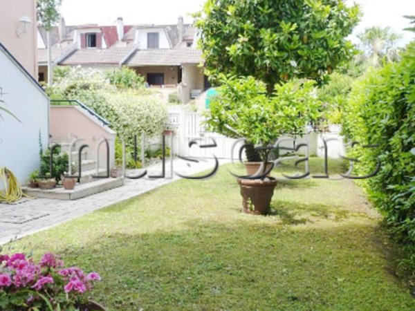 casa indipendente in affitto a Fiumicino in zona Fregene