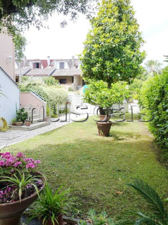 casa indipendente in affitto a Fiumicino in zona Fregene