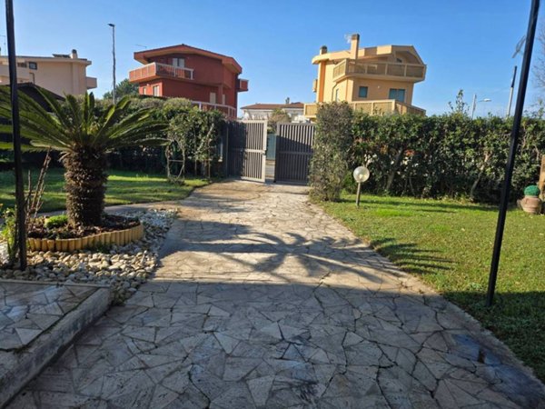 casa indipendente in affitto a Fiumicino in zona Fregene