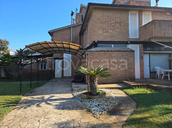 casa indipendente in affitto a Fiumicino in zona Fregene