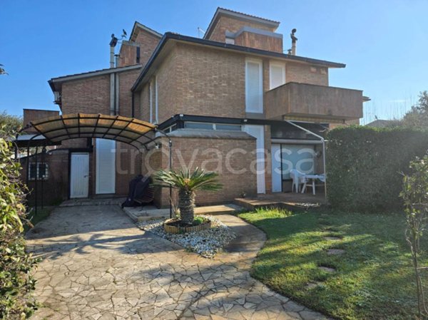 casa indipendente in affitto a Fiumicino in zona Fregene