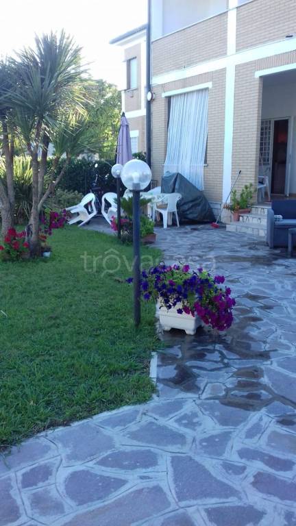 casa indipendente in affitto a Fiumicino in zona Fregene