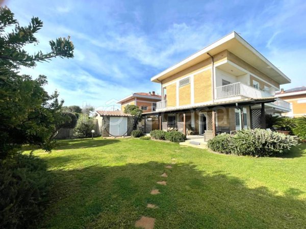 casa indipendente in affitto a Fiumicino in zona Fregene