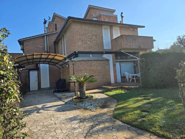 casa indipendente in affitto a Fiumicino in zona Fregene
