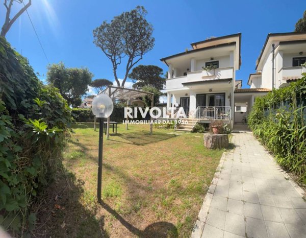 casa indipendente in affitto a Fiumicino in zona Fregene