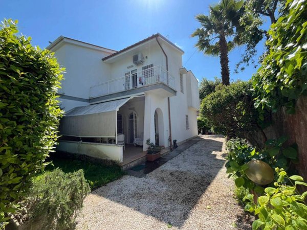 casa indipendente in affitto a Fiumicino in zona Fregene