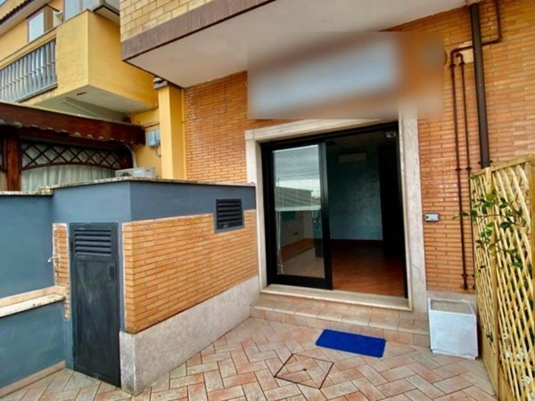 negozio in affitto a Fiumicino in zona Isola Sacra