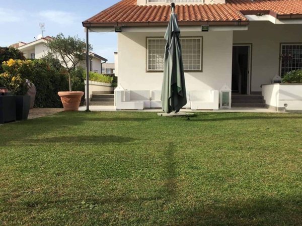casa indipendente in affitto a Fiumicino in zona Fregene