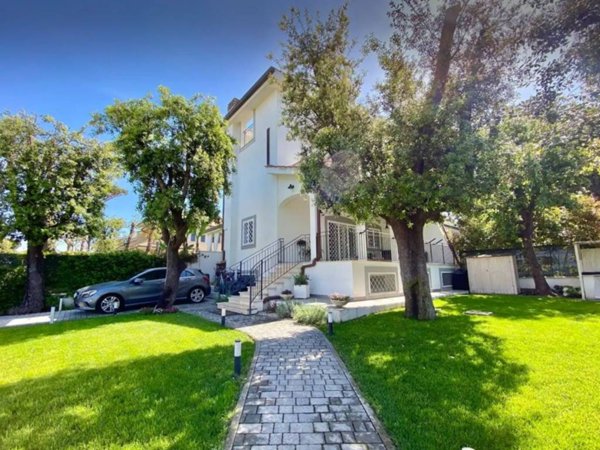 casa indipendente in affitto a Fiumicino in zona Fregene