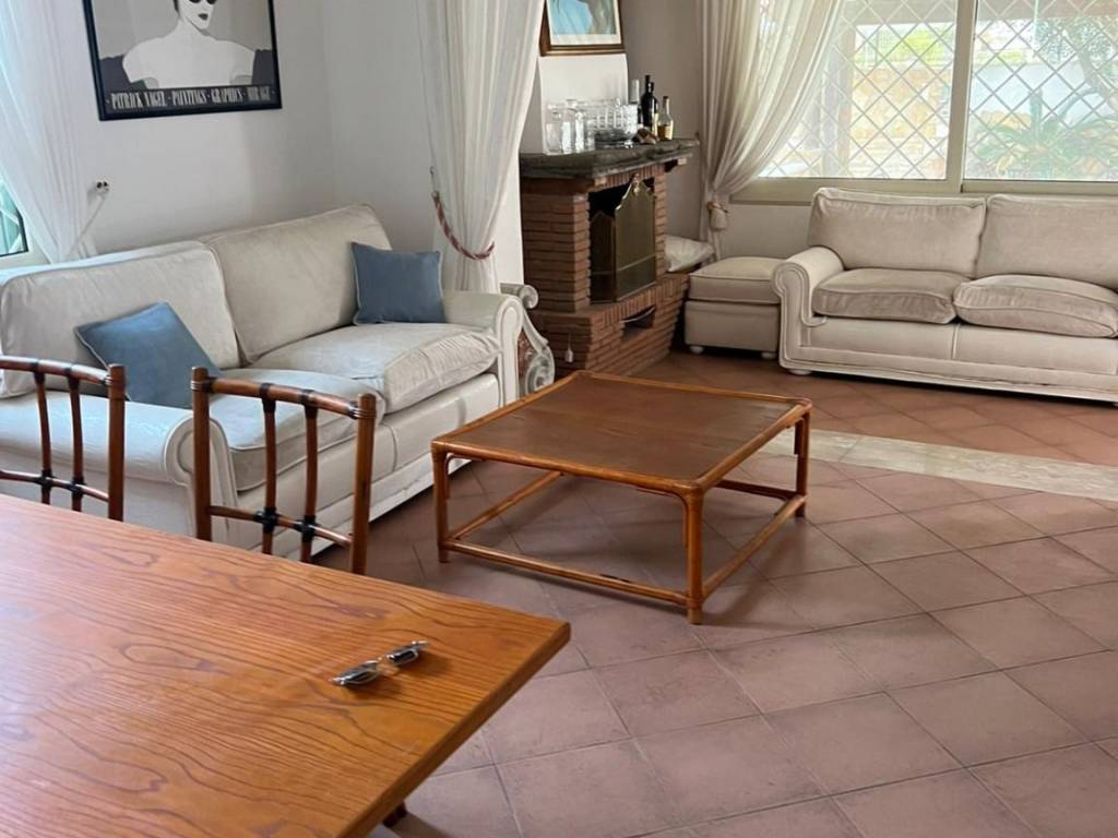 casa indipendente in affitto a Fiumicino in zona Fregene