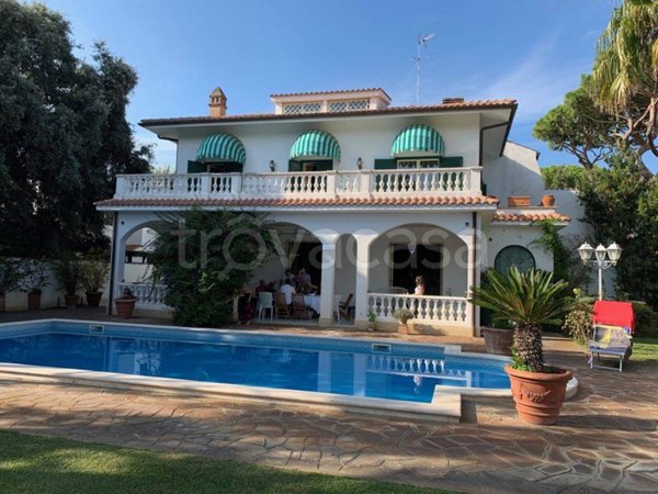 casa indipendente in affitto a Fiumicino in zona Fregene