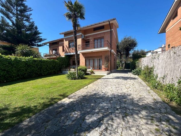 casa indipendente in affitto a Fiumicino in zona Fregene