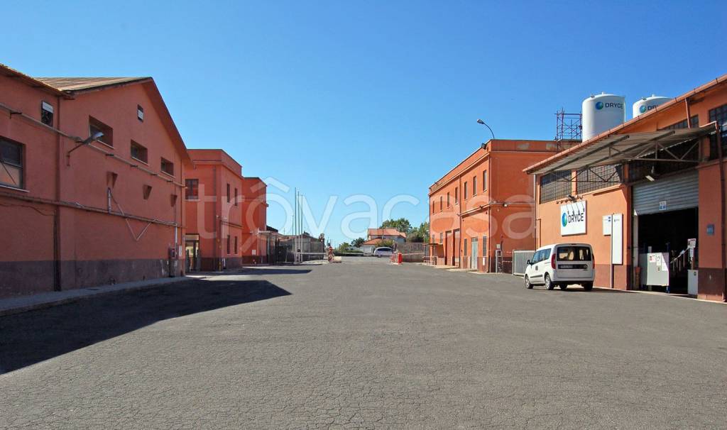 locale commerciale in affitto a Fiumicino in zona Isola Sacra