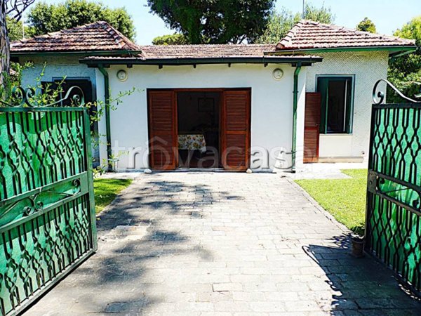 casa indipendente in affitto a Fiumicino in zona Fregene