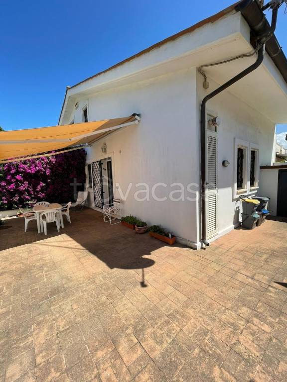 casa indipendente in affitto a Fiumicino in zona Fregene